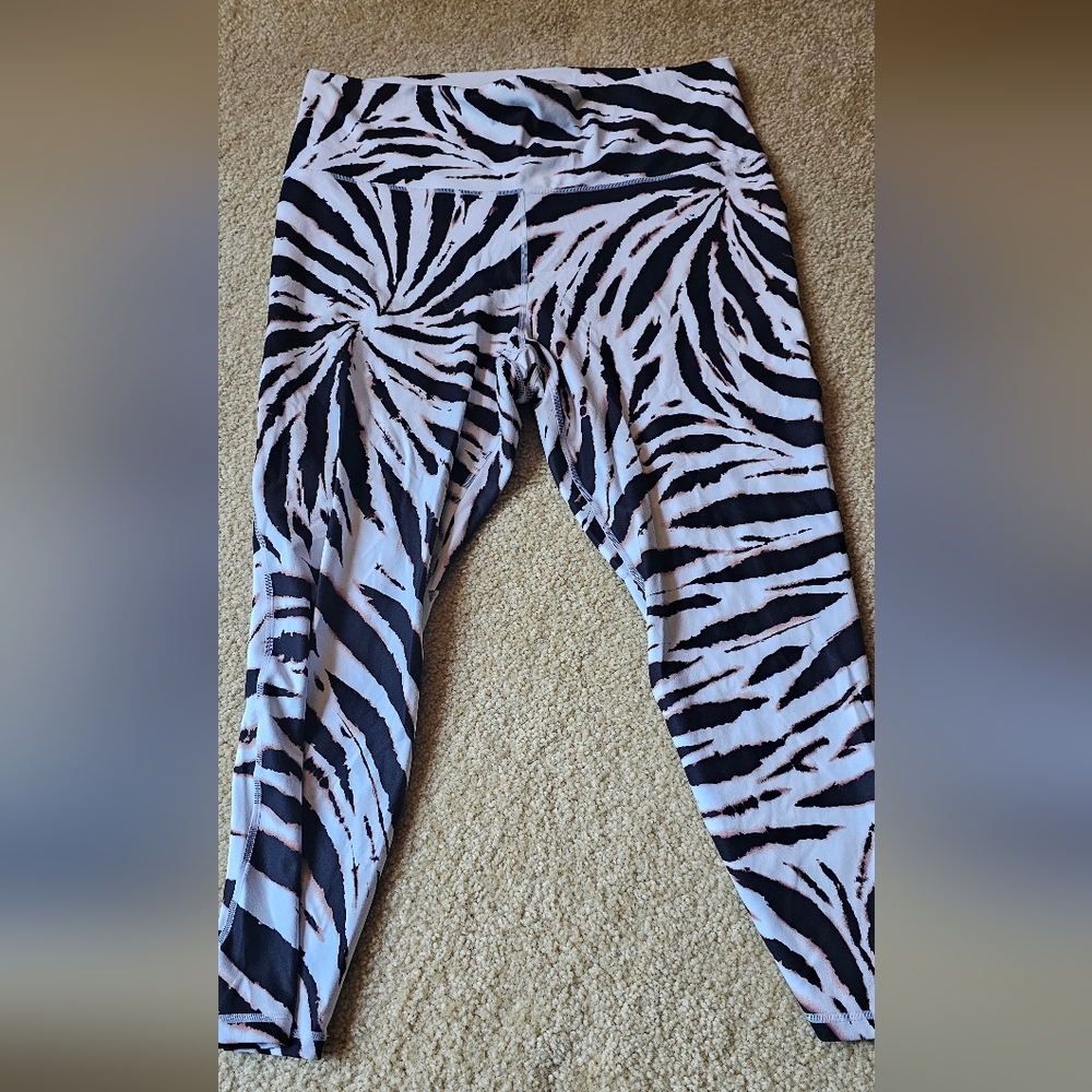 Fabletics X Liza Koshy Leggings